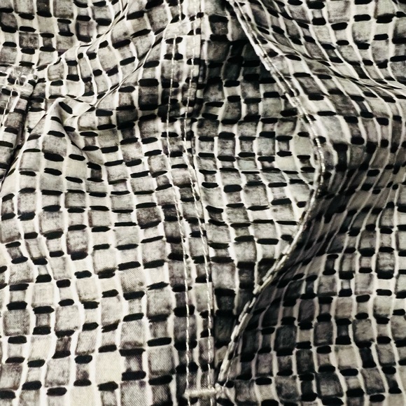 Tommy Bahama Black, Gray and White Board Shorts with Modern Pattern Size Large - Picture 14 of 14